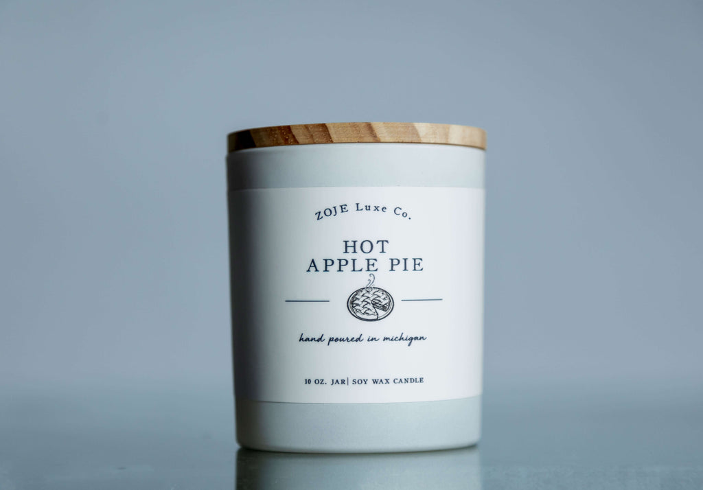 An iconic American scent, Hot Apple Pie captures that nostalgic, straight-out-of-the-oven scent. This scrumptious scent starts with classic pie spices including cinnamon and clove. A hint of almond enhances the juicy, fresh baked apples, while flaky pie crust, vanilla, and a caramel drizzle round out the base.